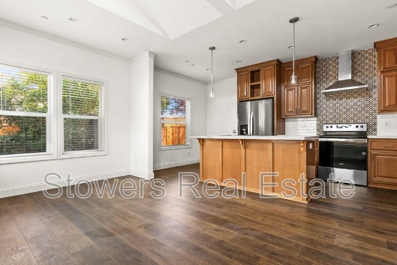 144 Larkwood Cir - Photo 3 of 19