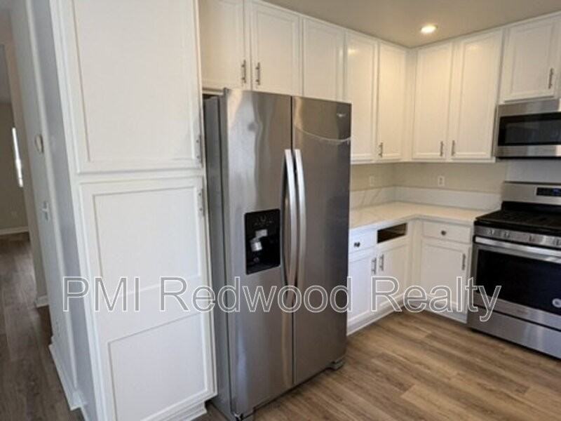 744 Walnut St #6 - Photo 2 of 23