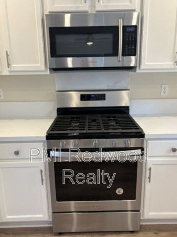 744 Walnut St #6 - Photo 3 of 23