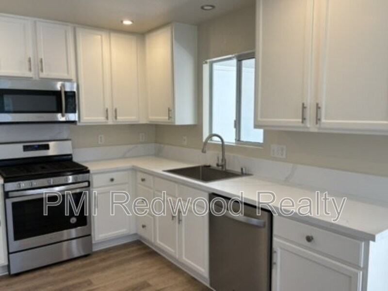 744 Walnut St #6 - Photo 4 of 23