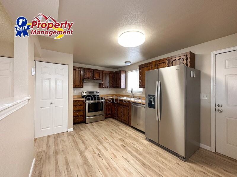 6462 W Douglas St - Photo 6 of 21