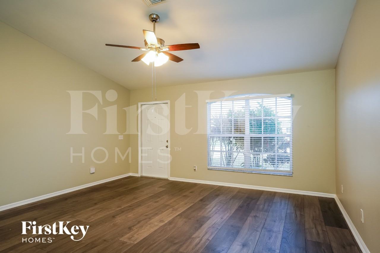 1633 Nw 5th Ave - Photo 3 of 15