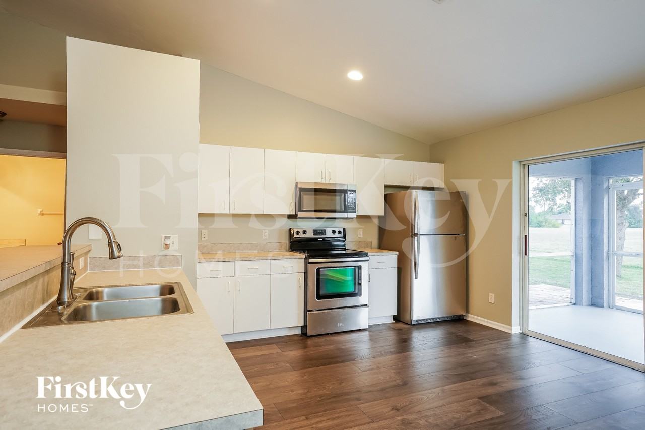 1633 Nw 5th Ave - Photo 6 of 15