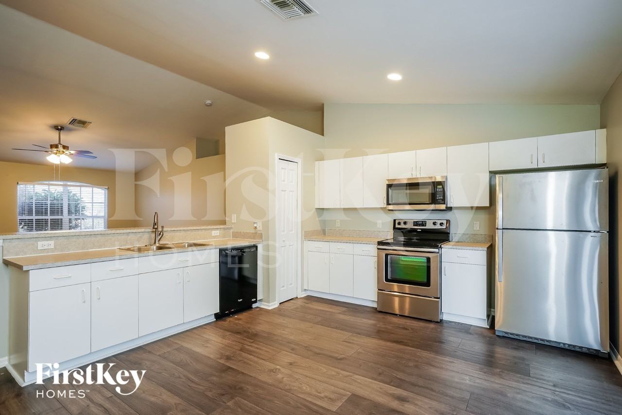 1633 Nw 5th Ave - Photo 7 of 15