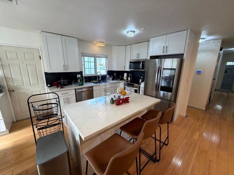3787 Millikin Ave - Photo 4 of 17