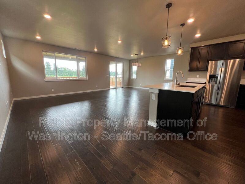 910 Burwood St Se - Photo 5 of 34