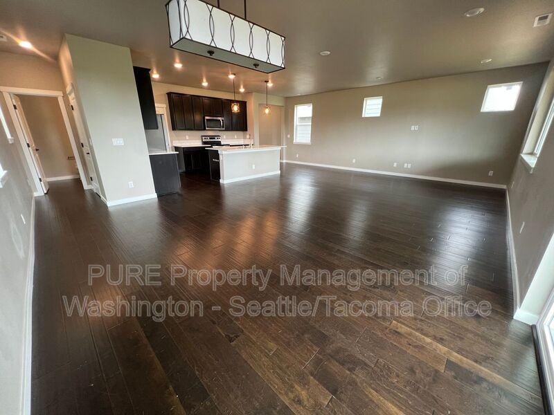 910 Burwood St Se - Photo 7 of 34
