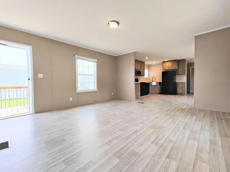 321 Dawn Ln - Photo 2 of 11