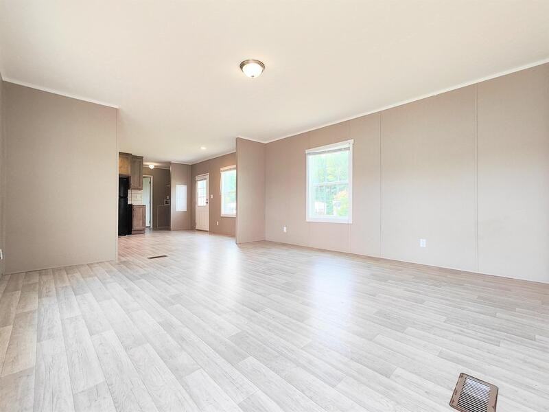321 Dawn Ln - Photo 3 of 11