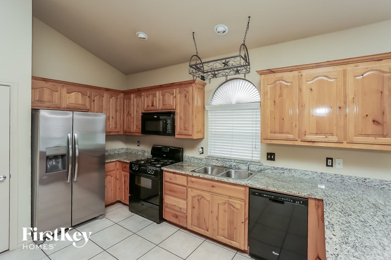 14413 Artesia Ct - Photo 4 of 15