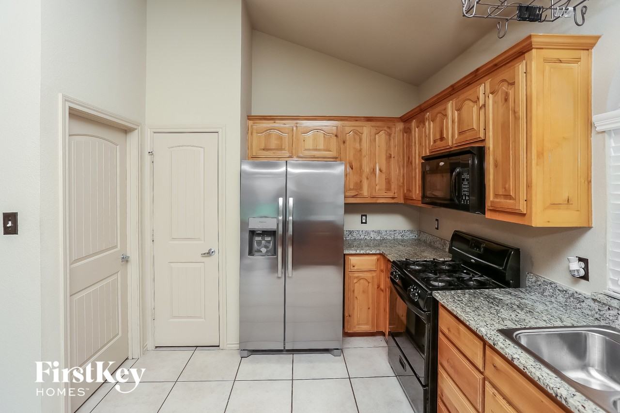 14413 Artesia Ct - Photo 5 of 15