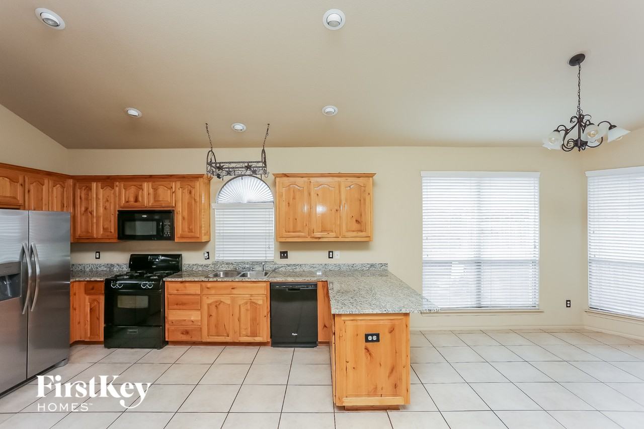 14413 Artesia Ct - Photo 6 of 15