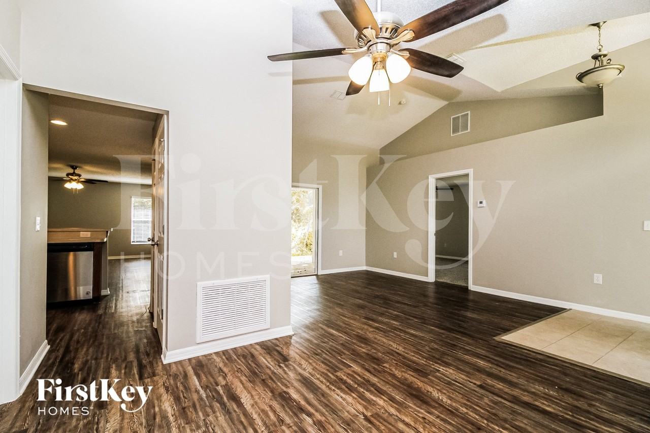 2579 Coachman Dr - Photo 5 of 15