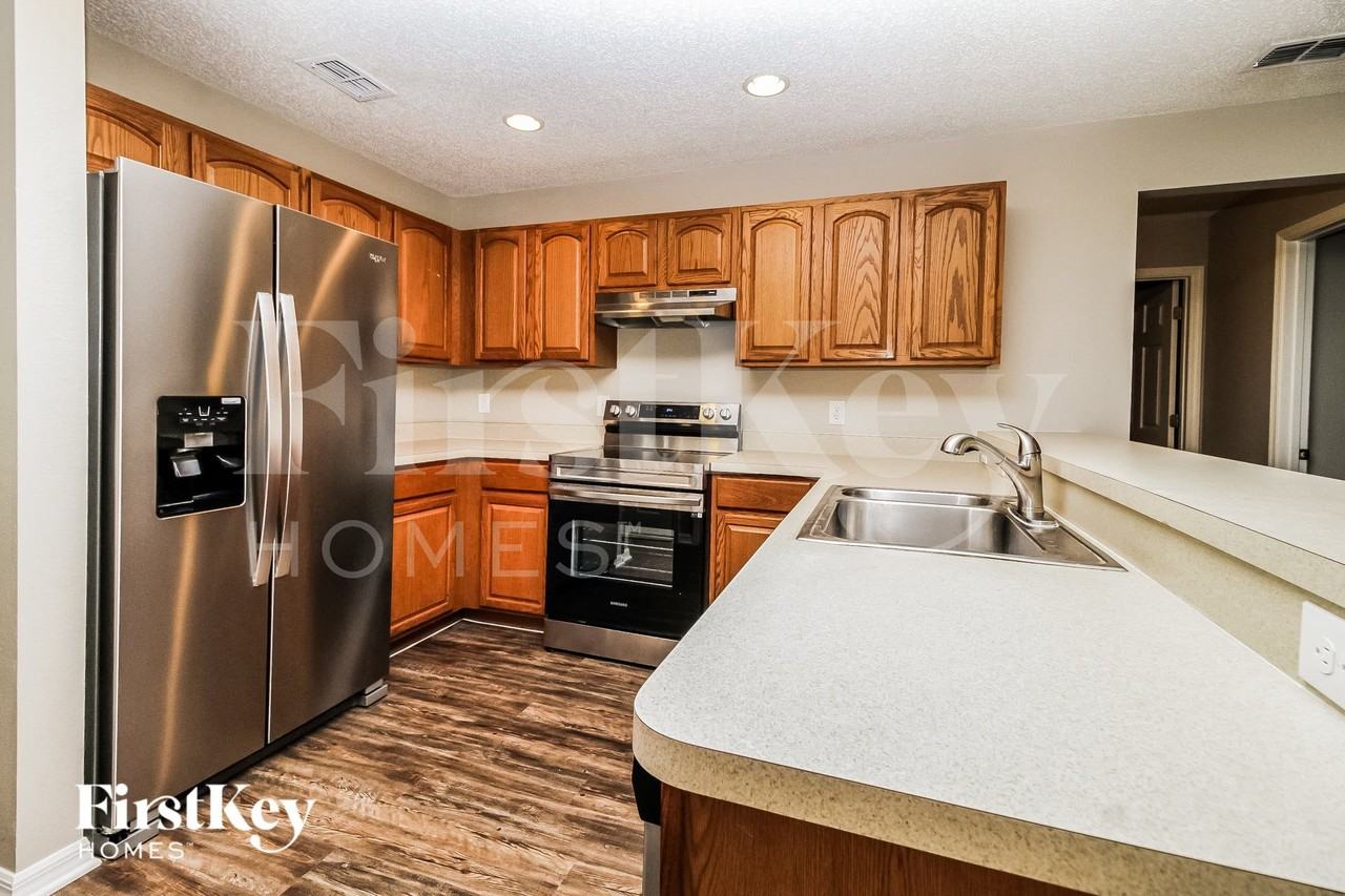 2579 Coachman Dr - Photo 6 of 15