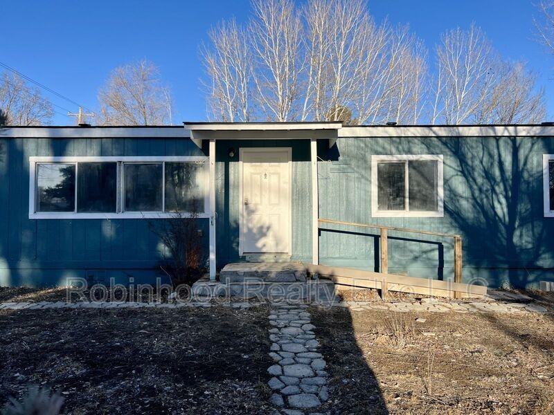 1006 Cedar St - Photo 4 of 34