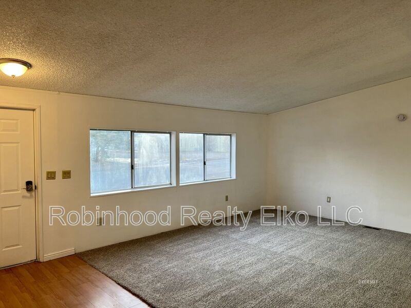 1006 Cedar St - Photo 5 of 34
