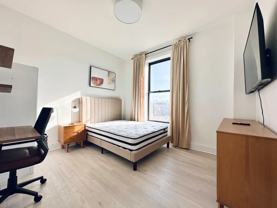Private Bedroom in 5 Bedroom/2 Bathroom Home - Photo 1 of 1