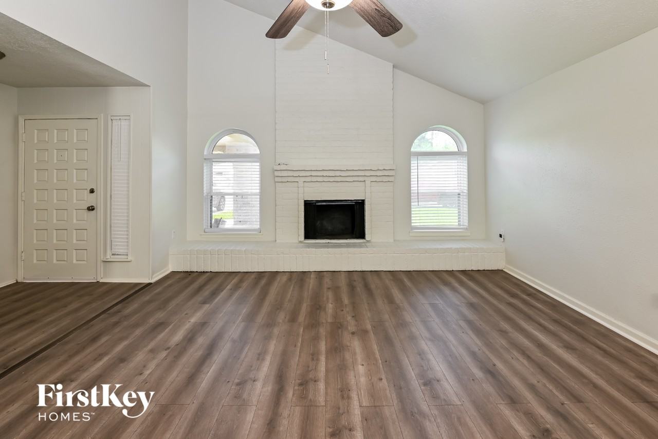 7207 Foxwick Ln - Photo 2 of 15