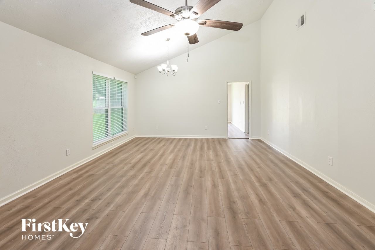7207 Foxwick Ln - Photo 3 of 15