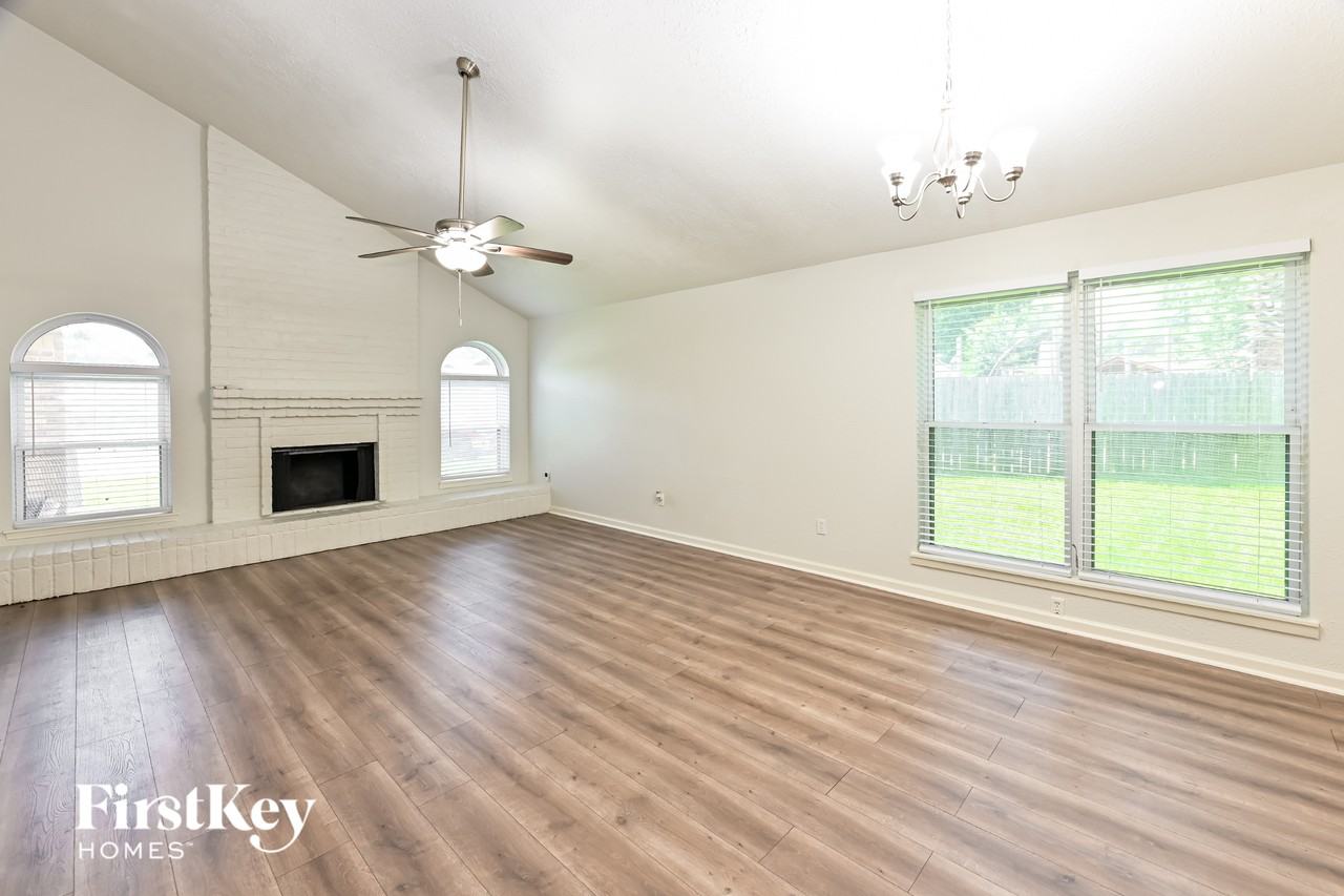 7207 Foxwick Ln - Photo 4 of 15
