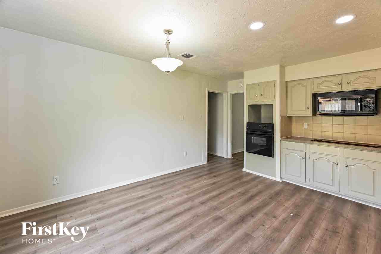 7207 Foxwick Ln - Photo 5 of 15