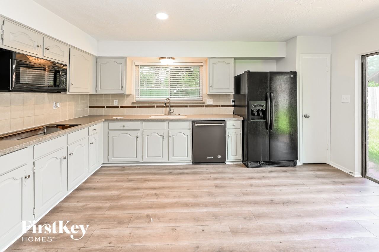 7207 Foxwick Ln - Photo 6 of 15