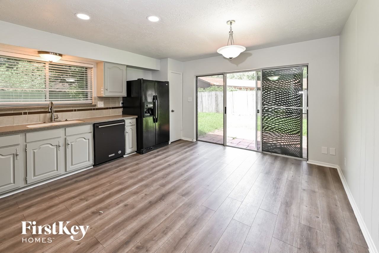 7207 Foxwick Ln - Photo 7 of 15