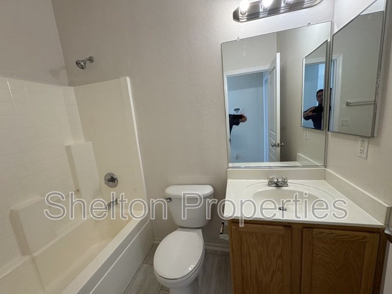 17229 W Caribbean Ln - Photo 4 of 20