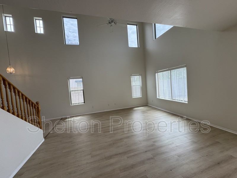 17229 W Caribbean Ln - Photo 5 of 20