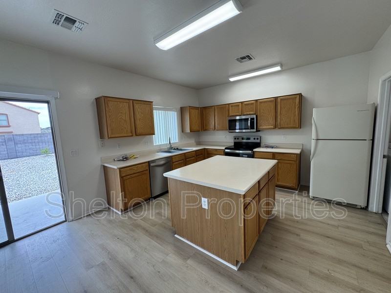 17229 W Caribbean Ln - Photo 6 of 20