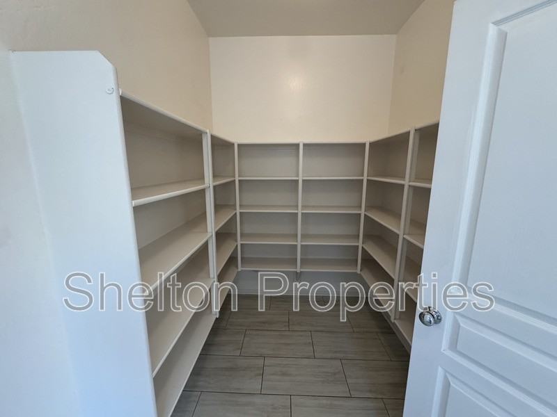 17229 W Caribbean Ln - Photo 7 of 20