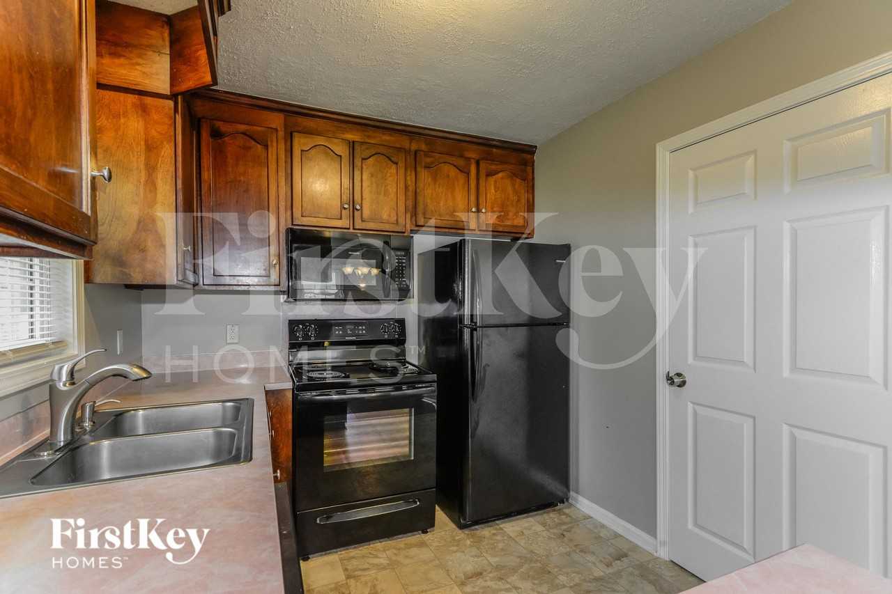 835 S Millon St - Photo 7 of 15
