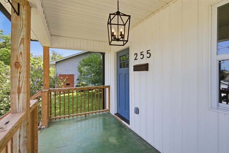 255 Telford St - Photo 2 of 10