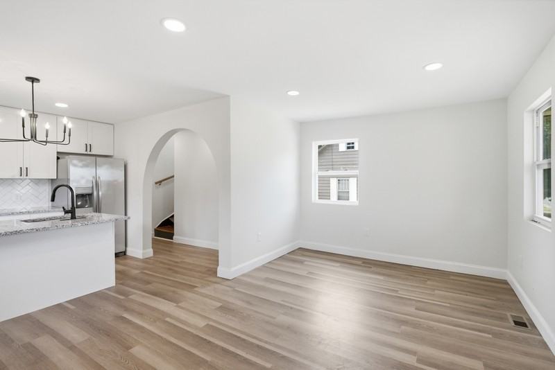 255 Telford St - Photo 4 of 10