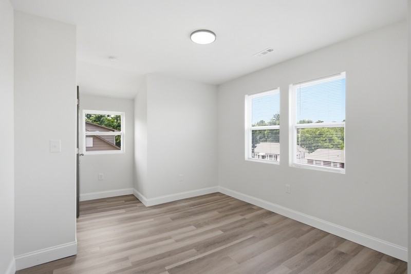 255 Telford St - Photo 6 of 10