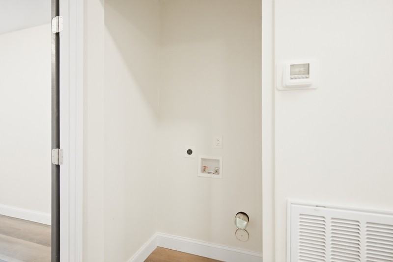 255 Telford St - Photo 7 of 10