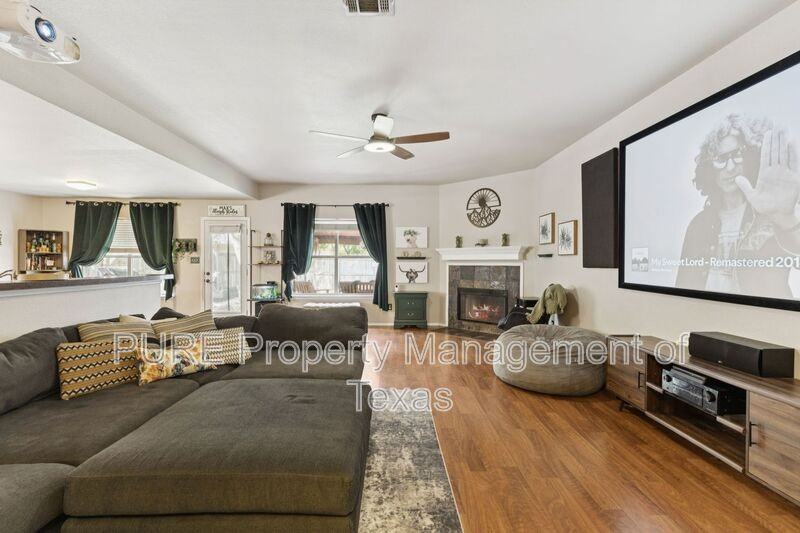 2412 Chestnut Path - Photo 3 of 31