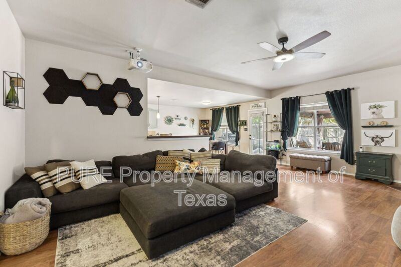 2412 Chestnut Path - Photo 4 of 31