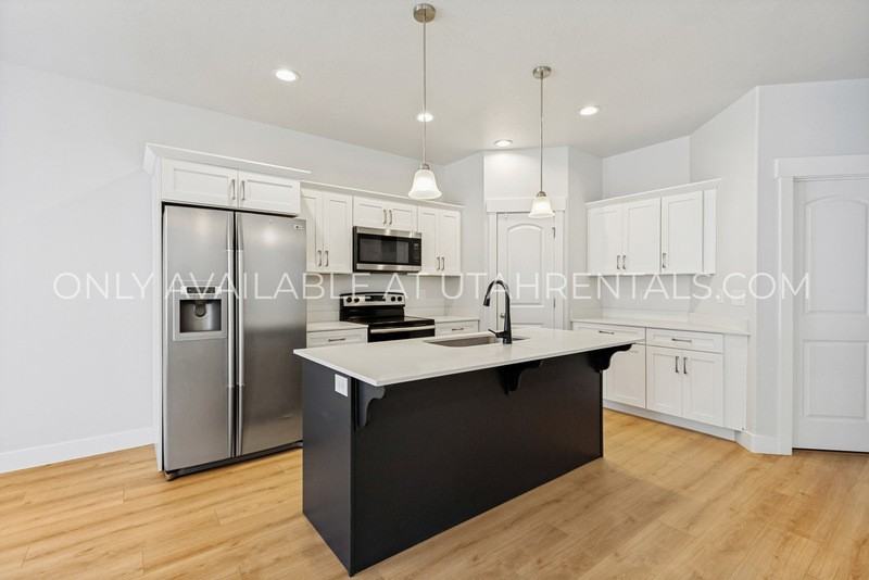 4237 Wn - Photo 3 of 28