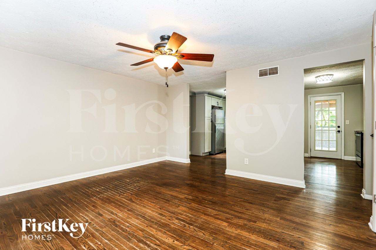 4207 Edinburgh Dr - Photo 3 of 19
