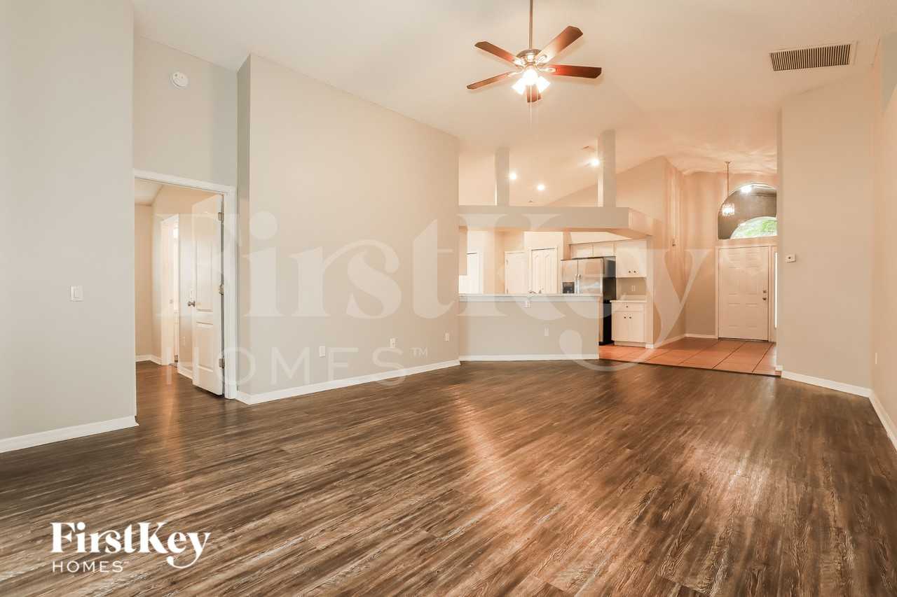1216 Timber Trace Dr - Photo 2 of 16