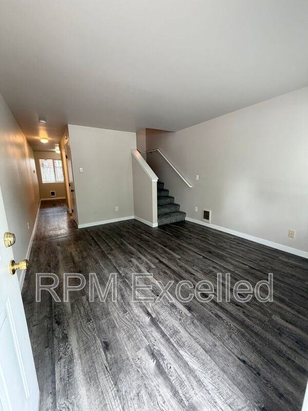 630 M St Ne #2 - Photo 3 of 16