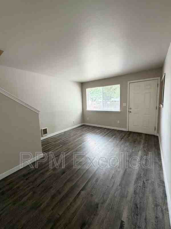630 M St Ne #2 - Photo 4 of 16