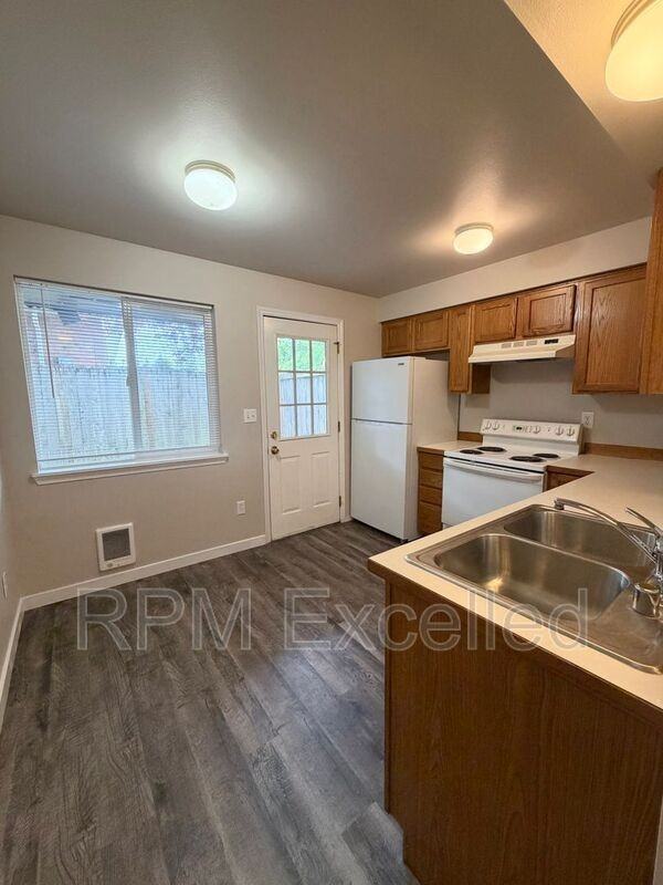 630 M St Ne #2 - Photo 6 of 16