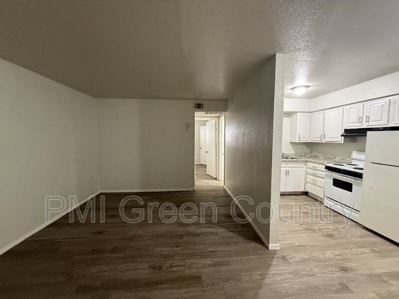 917 N Yale Ave #102 - Photo 2 of 11