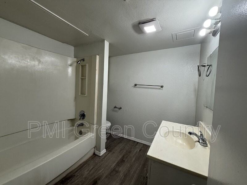 917 N Yale Ave #102 - Photo 4 of 11