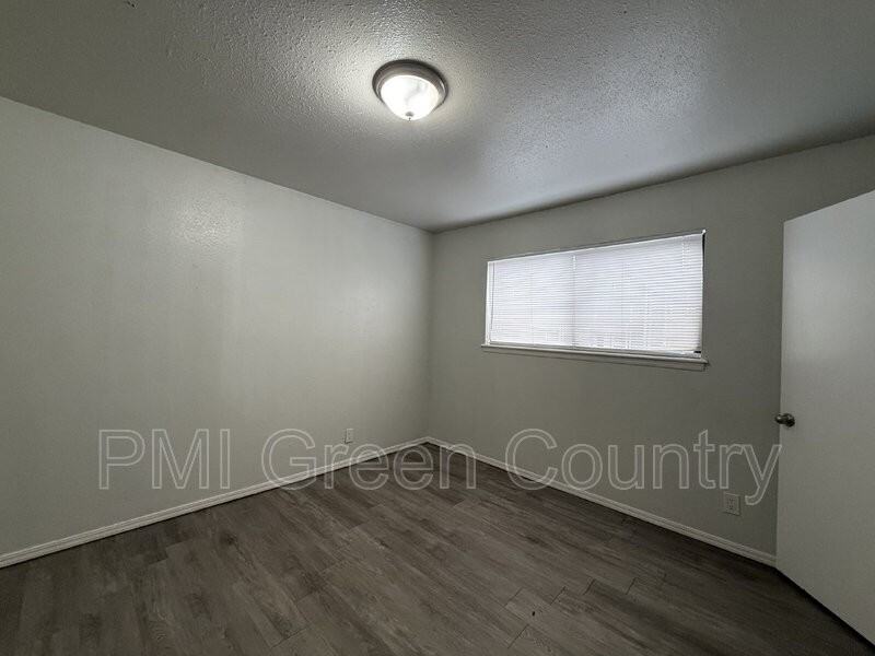 917 N Yale Ave #102 - Photo 5 of 11