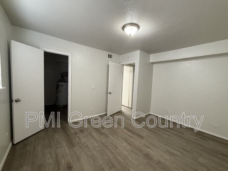 917 N Yale Ave #102 - Photo 6 of 11