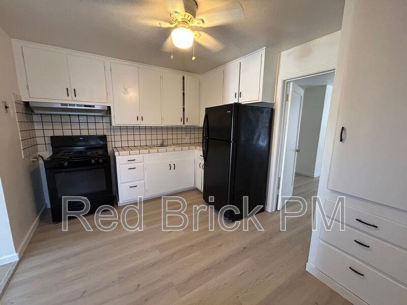 2260 Glen Ave - Photo 3 of 6
