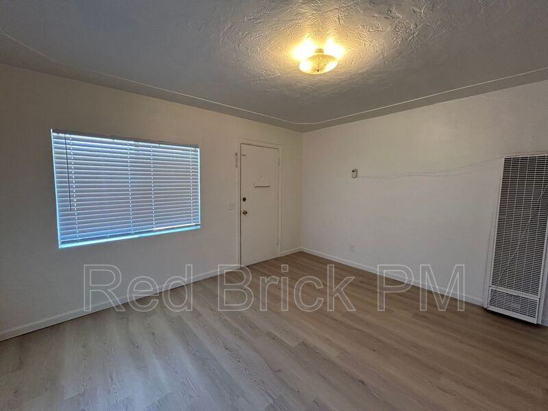 2260 Glen Ave - Photo 6 of 6